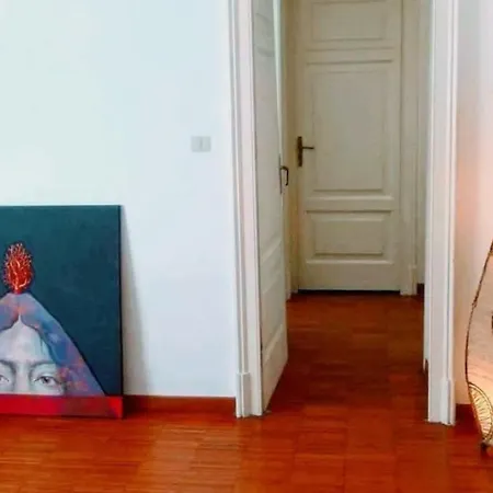 L'atelier Vedi Ai Tuoi Piedi Naples
