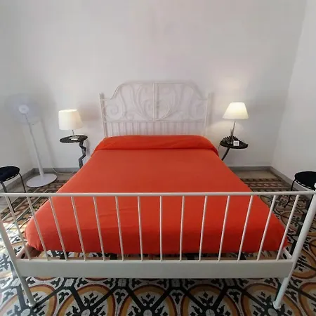 L'atelier Vedi Ai Tuoi Piedi Naples