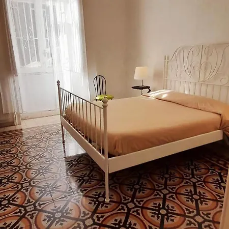 L'atelier Vedi Ai Tuoi Piedi Nápoly
